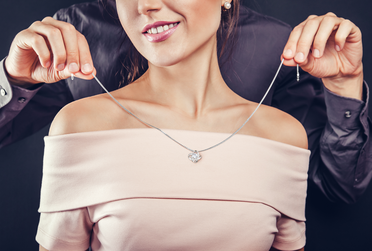 Love Knot Necklace Model